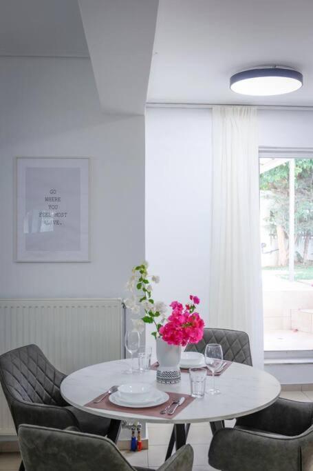 Pame Rentals - Cozy Glyfada Stay With Free Parking Athen Eksteriør bilde